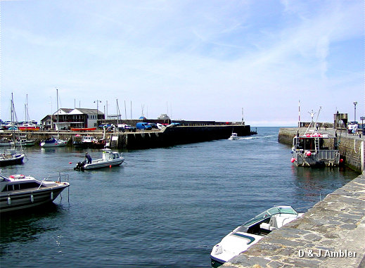 Aberaeron Harbour mouth 3   ab43